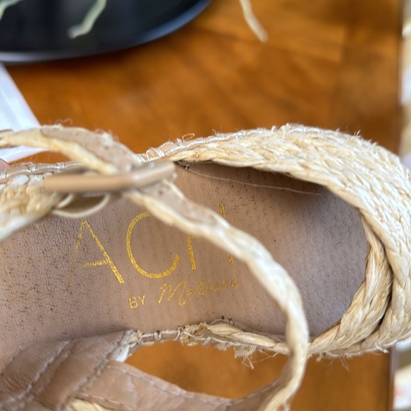 Shoes by Matisse - Picture 2 of 4